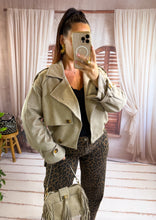 Charger l'image dans la galerie, Veste courte en suédine beige BLAIR (36 au 42)