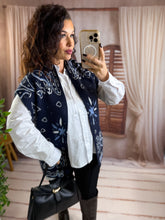 Charger l'image dans la galerie, Gilet sans manche motif bandana bleu marine SORI (36 au 46 )
