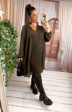 Charger l'image dans la galerie, Robe plissée coupe droite chocolat JUSTINE (40 au 48)
