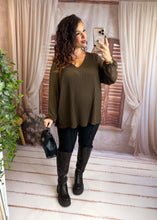 Charger l'image dans la galerie, Blouse plissé chocolat KAMILA (38 au 48)