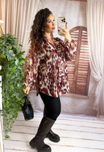 Charger l'image dans la galerie, Blouse motif bordeaux PINAPELLE (42 au 48)