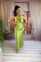 Charger l'image dans la galerie, Robe satiné verte LYA (36 au 40)