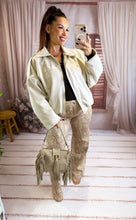 Charger l'image dans la galerie, Veste loose en suédine beige KATRINA (36 au 46)