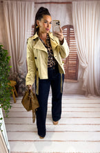 Charger l'image dans la galerie, Trench court en suédine beige CÉLINA (36 au 50 )