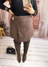 Charger l'image dans la galerie, Jupe/short en suédine chocolat INDILA (36 au 50)