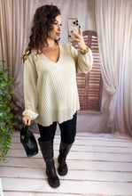 Charger l'image dans la galerie, Blouse plissé beige KAMILA (38 au 48)