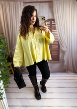 Charger l'image dans la galerie, Chemise oversize jaune LOANE (36 au 48)