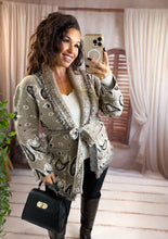 Charger l'image dans la galerie, Gilet motif bandana taupe clair HARZEL (34 au 40)