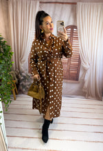 Charger l'image dans la galerie, Robe chocolat à pois CAMÉLIA (40 au 48)