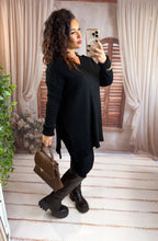 Charger l'image dans la galerie, Pull long fendu noir KATIA (38 au 46)