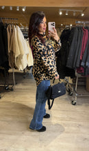 Charger l'image dans la galerie, Chemise motif léopard noir /camel LIO   (38 au 48 )