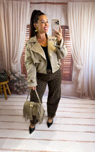 Charger l'image dans la galerie, Veste courte en suédine beige BLAIR (36 au 42)