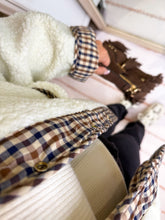 Charger l'image dans la galerie, Veste polaire réversible vichy chocolat CAMILLE (36 au 44 )