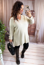 Charger l'image dans la galerie, Pull long fendu beige KATIA (38 au 46)