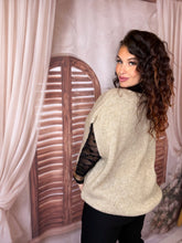 Charger l'image dans la galerie, Pull sans manches col V oversize beige DAPHNÉE (40 au 50)