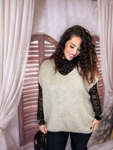 Charger l'image dans la galerie, Pull sans manches col V oversize beige DAPHNÉE (40 au 50)