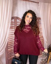 Charger l'image dans la galerie, Pull sans manches col V oversize bordeaux DAPHNÉE (40 au 50)
