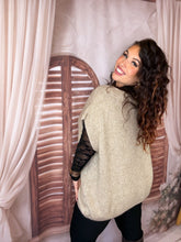 Charger l'image dans la galerie, Pull sans manches col V oversize beige DAPHNÉE (40 au 50)