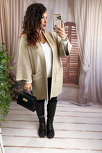 Charger l'image dans la galerie, Gilet beige bordure écru SOLENNE (38 au 48)