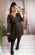 Charger l'image dans la galerie, Robe plissée coupe droite chocolat JUSTINE (40 au 48)
