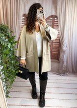 Charger l'image dans la galerie, Gilet beige bordure écru SOLENNE (38 au 48)