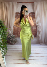 Charger l'image dans la galerie, Robe satiné verte LYA (36 au 40)