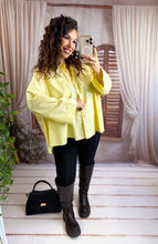 Charger l'image dans la galerie, Chemise oversize jaune LOANE (36 au 48)