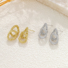 Charger l'image dans la galerie, Boucles d'oreilles double cercles argentée texturée scintillante