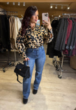 Charger l'image dans la galerie, Chemise motif léopard noir /camel LIO   (38 au 48 )