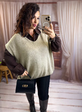 Charger l'image dans la galerie, Pull sans manches col V oversize beige DAPHNÉE (40 au 50)