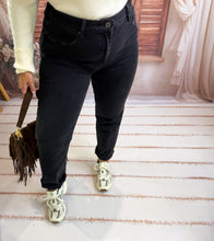 Charger l'image dans la galerie, Jeans mom fit noir ZAHIA (32 au 42)