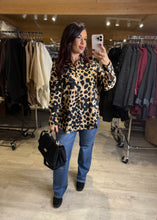 Charger l'image dans la galerie, Chemise motif léopard noir /camel LIO   (38 au 48 )