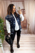 Charger l'image dans la galerie, Gilet sans manche motif bandana bleu marine SORI (36 au 46 )