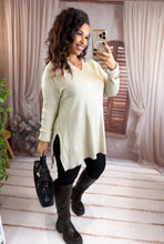 Charger l'image dans la galerie, Pull long fendu beige KATIA (38 au 46)
