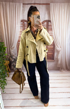 Charger l'image dans la galerie, Trench court en suédine beige CÉLINA (36 au 50 )