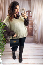 Charger l'image dans la galerie, Pull sans manches col V oversize beige DAPHNÉE (40 au 50)
